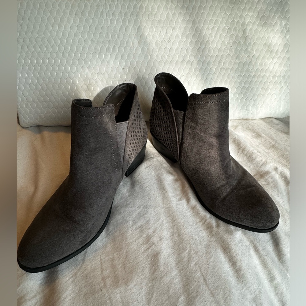 Size 8.5 W - Women’s Boots